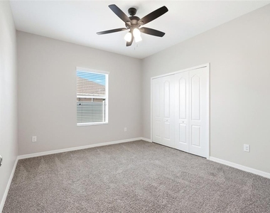 909 Meadow Glade Drive - Photo Thumbnail 40