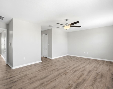 909 Meadow Glade Drive - Photo Thumbnail 31