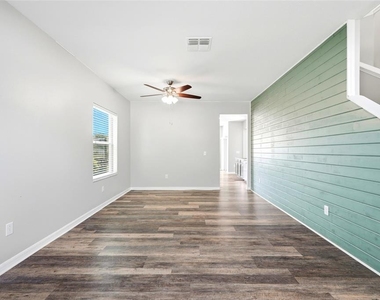 909 Meadow Glade Drive - Photo Thumbnail 15