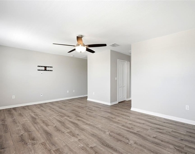 909 Meadow Glade Drive - Photo Thumbnail 30