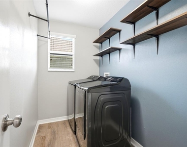 909 Meadow Glade Drive - Photo Thumbnail 24