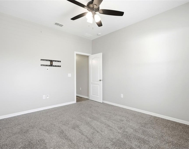 909 Meadow Glade Drive - Photo Thumbnail 39