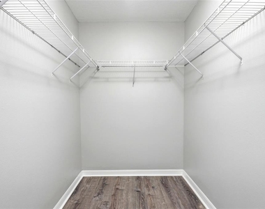 909 Meadow Glade Drive - Photo Thumbnail 29