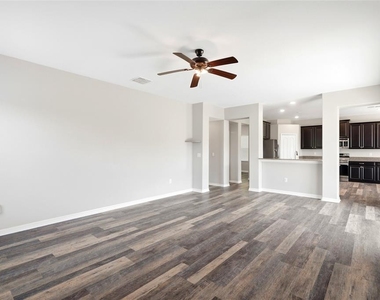 909 Meadow Glade Drive - Photo Thumbnail 18