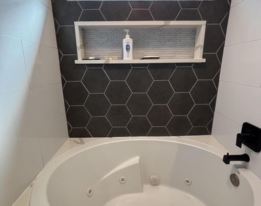 6408 Franklin Gate Drive - Photo Thumbnail 14