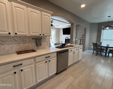 6408 Franklin Gate Drive - Photo Thumbnail 5