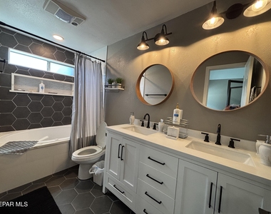 6408 Franklin Gate Drive - Photo Thumbnail 15