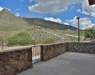 5501 N Stanton Street - Photo Thumbnail 3