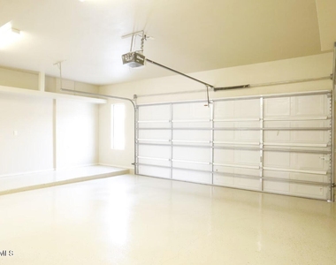 5501 N Stanton Street - Photo Thumbnail 4