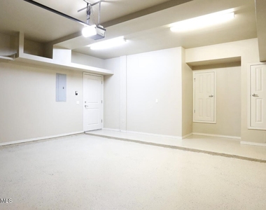 5501 N Stanton Street - Photo Thumbnail 8