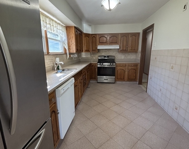 345 Coe Avenue - Photo Thumbnail 7