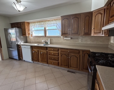 345 Coe Avenue - Photo Thumbnail 8