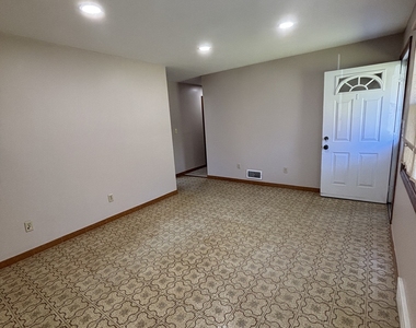 345 Coe Avenue - Photo Thumbnail 4