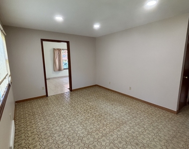 345 Coe Avenue - Photo Thumbnail 3