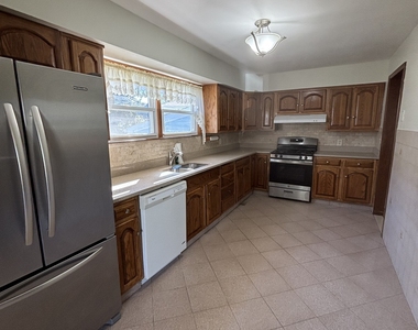 345 Coe Avenue - Photo Thumbnail 9