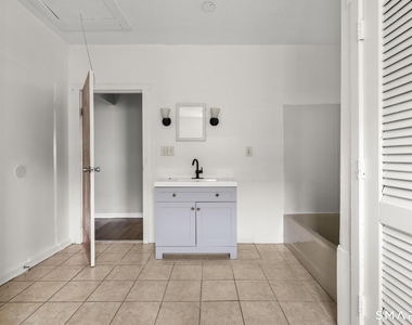 48 Bowen Street - Photo Thumbnail 21