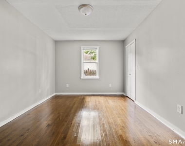 48 Bowen Street - Photo Thumbnail 16