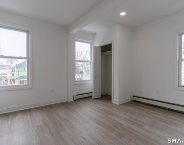 77-79 Hanford Avenue - Photo Thumbnail 9