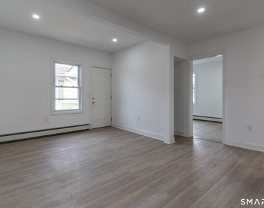77-79 Hanford Avenue - Photo Thumbnail 12