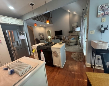 404 Kingsberry Cir - Photo Thumbnail 8
