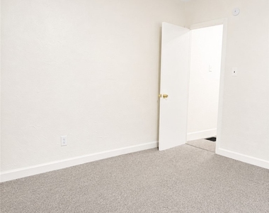906.5 Broadway Ave - Photo Thumbnail 7