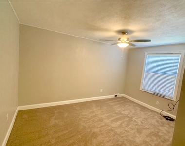 122 Olympia Street - Photo Thumbnail 10