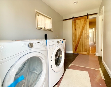 122 Olympia Street - Photo Thumbnail 8