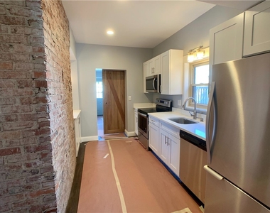 122 Olympia Street - Photo Thumbnail 3