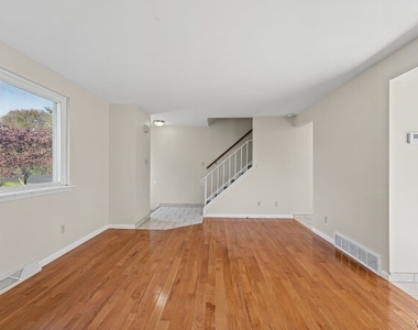 94 Parkview Court - Photo Thumbnail 5