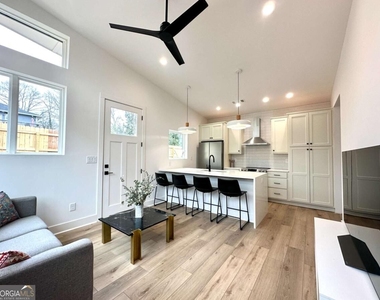 192 Claire Drive Se - Photo Thumbnail 2
