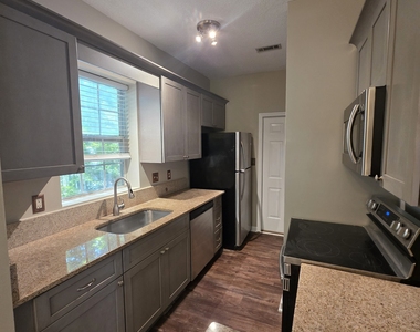 602 N Fairfield Drive - Photo Thumbnail 8