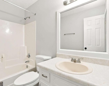 35 Helen Lane - Photo Thumbnail 13