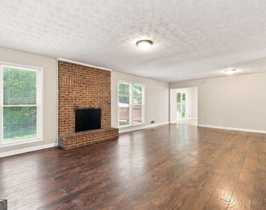 35 Helen Lane - Photo Thumbnail 5