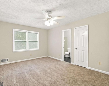 35 Helen Lane - Photo Thumbnail 11
