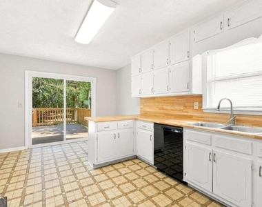 35 Helen Lane - Photo Thumbnail 3