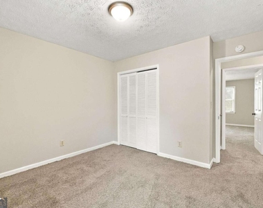 35 Helen Lane - Photo Thumbnail 8