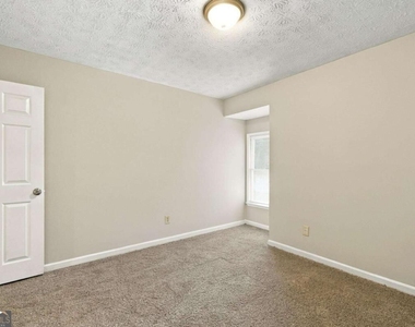 35 Helen Lane - Photo Thumbnail 9