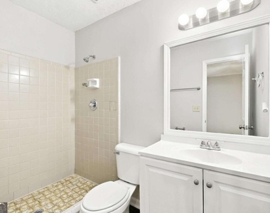 35 Helen Lane - Photo Thumbnail 12