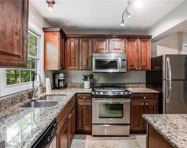 2720 Margaret Mitche Drive Nw - Photo Thumbnail 10