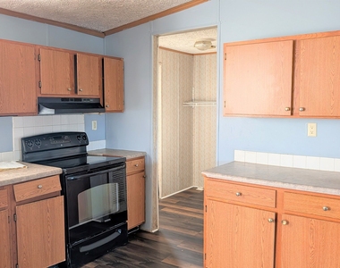 100 Crestmont Court - Photo Thumbnail 7