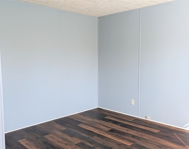 100 Crestmont Court - Photo Thumbnail 12