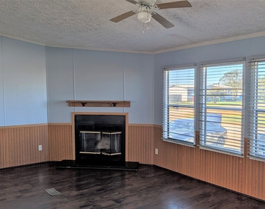 100 Crestmont Court - Photo Thumbnail 4