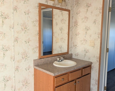 100 Crestmont Court - Photo Thumbnail 16