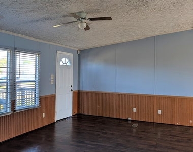 100 Crestmont Court - Photo Thumbnail 3