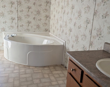 100 Crestmont Court - Photo Thumbnail 15