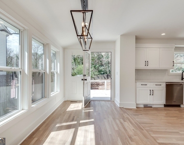 1861 Dyer Circle - Photo Thumbnail 12
