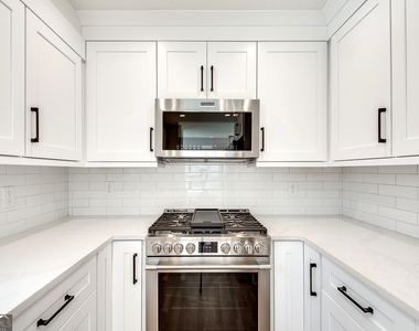 1861 Dyer Circle - Photo Thumbnail 16