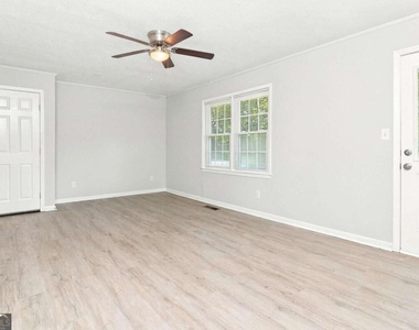 5639 Stewart Mill Road - Photo Thumbnail 8