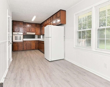 5639 Stewart Mill Road - Photo Thumbnail 3