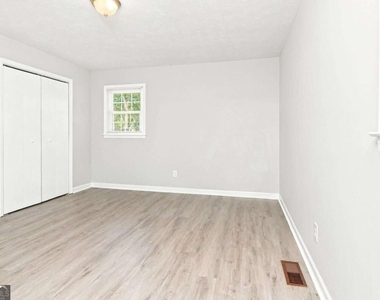 5639 Stewart Mill Road - Photo Thumbnail 10